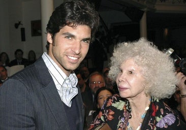 Los secretos de la amistad de Cayetano Rivera y Cayetana de Alba y el traje de luces que la duquesa diseñó para el torero